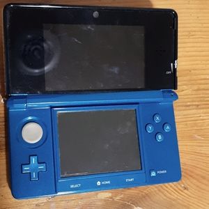 Broken 3ds for parts 20$